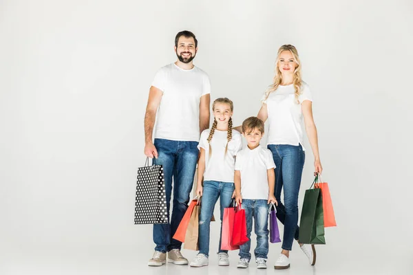 Οικογένεια με τσάντες ψώνια — Φωτογραφία Αρχείου