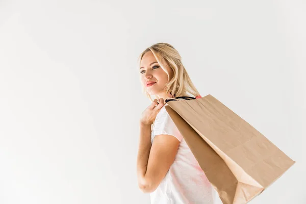 Jonge vrouw met boodschappentassen — Stockfoto