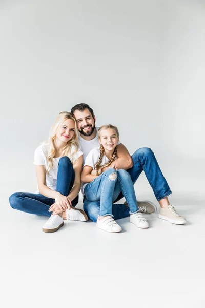 Glückliche Eltern mit Tochter — Stockfoto