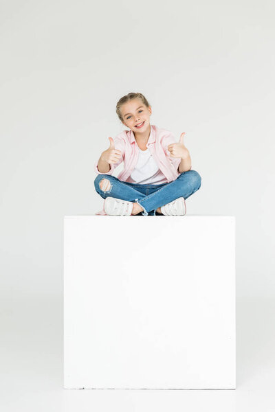 child showing thumbs up