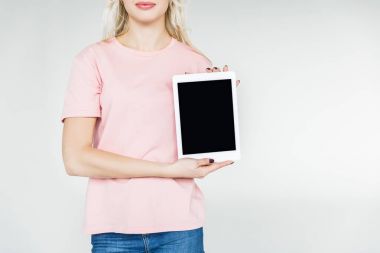 Kız holding dijital tablet
