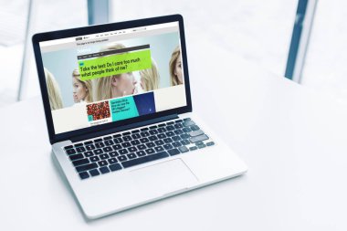 bbc Web sitesi ile dizüstü bilgisayar