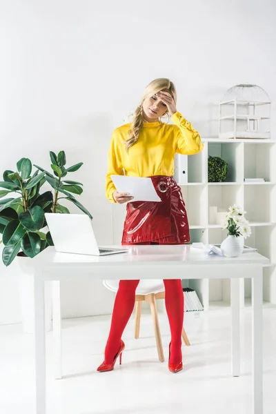 Businesswoman with documents and laptop — Stock Photo, Image