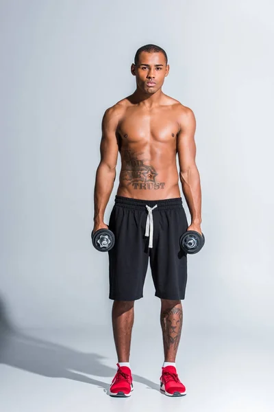 Athletic African American Sportsman Holding Dumbbells Looking Camera Grey — Free Stock Photo