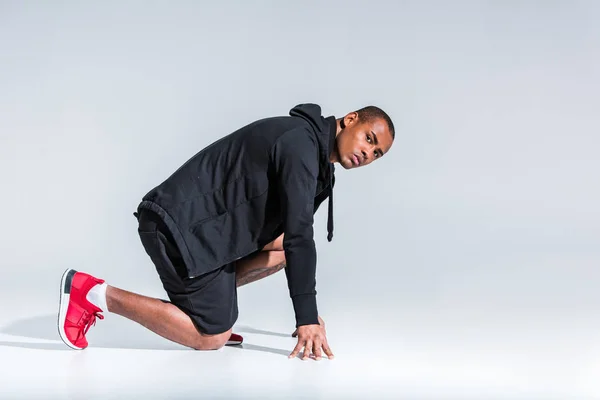 Seitenansicht Eines Jungen Afrikanisch Amerikanischen Sportlers Kapuzenpullover Der Zum Laufen — Stockfoto