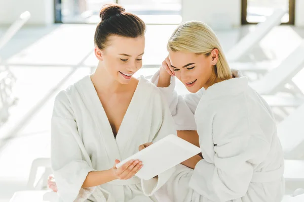 Attractive Young Women Using Tablet Spa Center — Stock Photo, Image