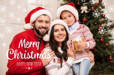 Noel hediyeli mutlu bir aile