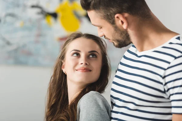 Young Happy Couple Embracing Looking Each Other — Stock Photo, Image