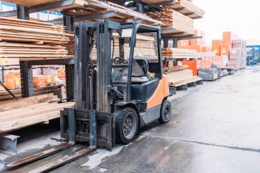 Forklift makine ayakta dışında raf ahşap plakalar