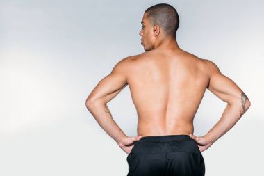 beyaz izole dikiz gömleksiz kas Afrikalı-Amerikalı sporcu ayakta