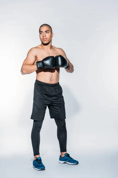 Muscular African American Sportsman Standing Boxing Gloves White — Free Stock Photo