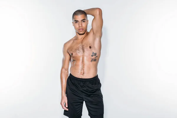 Sexy Sportliche Afrikanisch Amerikanische Mann Blick Auf Kamera Isoliert Auf — Stockfoto