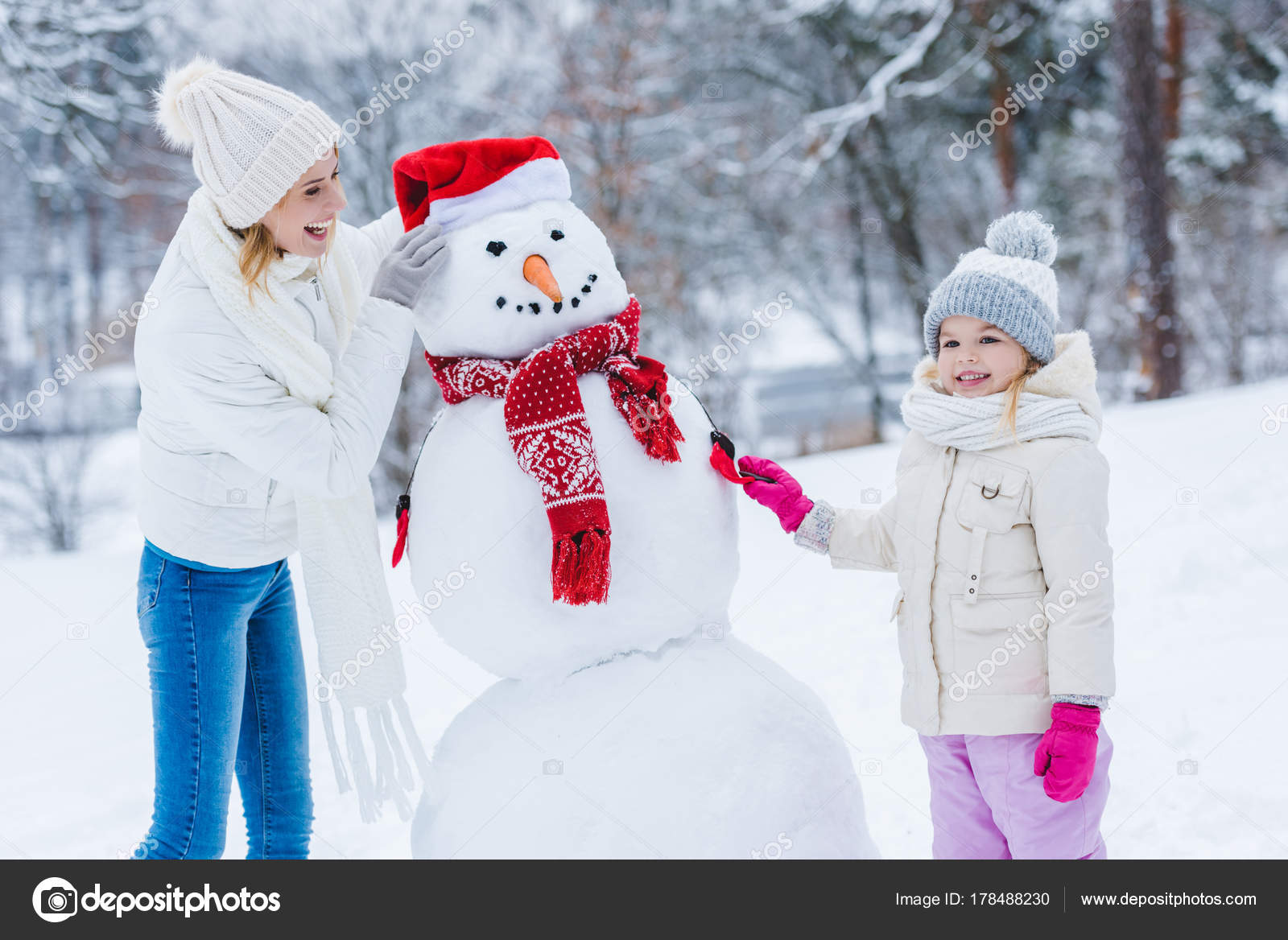 Fotos De Haciendo Un Muñeco De Nieve Imágenes De Haciendo Un Muñeco De Nieve Descargar Depositphotos