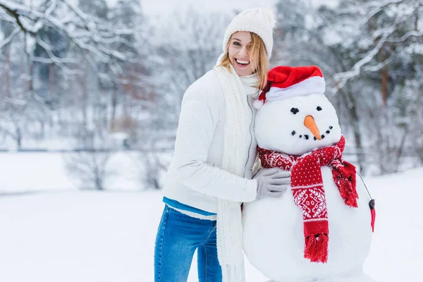 Portrait Cheerful Young Woman Standing Snowman Looking Camera — Stock Photo, Image