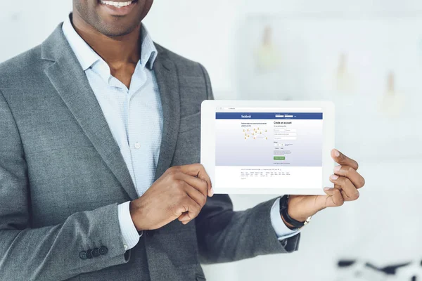 Cropped Image Smiling African American Man Showing Tablet Loaded Facebook — Stock Photo, Image