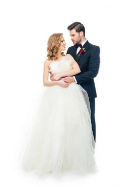 Birbirimize üzerinde beyaz izole genç düğün Çift