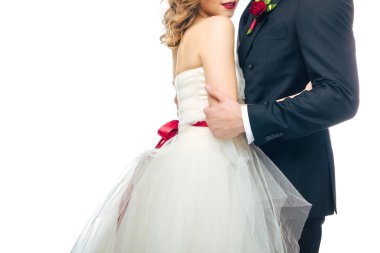 Düğün çift birbirlerine beyaz izole sarılma kısmi görünümü