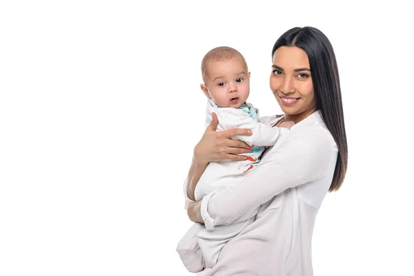Retrato Madre Alegre Con Bebé Las Manos Aisladas Blanco — Foto de Stock