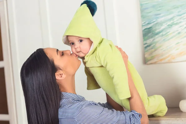 Side View Mother Kissing Infant Baby Home — Free Stock Photo