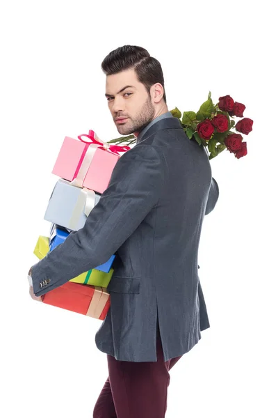 Hombre Guapo Sosteniendo Regalos Rosas Rojas Aislado Blanco — Foto de Stock