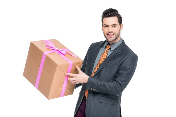 Schöner Bärtiger Mann Mit Geschenkbox Isoliert Auf Weiß — Stockfoto