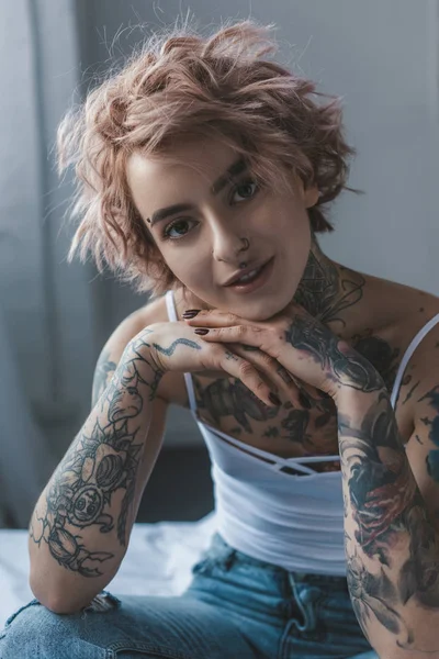 Portrait Beautiful Tattooed Girl Pink Hair Bedroom — Stock Photo, Image