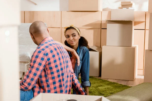 Dreamy African American Couple New Apartment Cardboard Boxes — Free Stock Photo