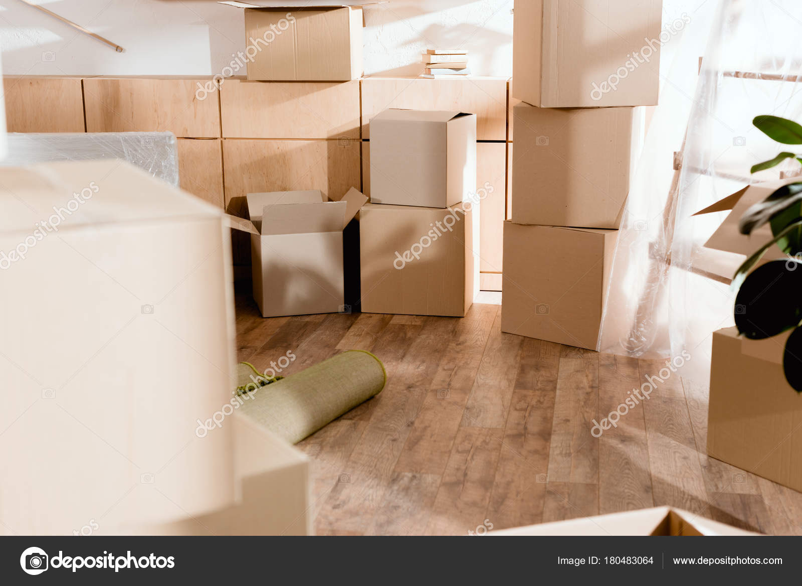 Rolled Carpet Cardboard Boxes New Apartment Moving Concept — Stock