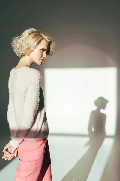 Beautiful Blonde Girl Looking Away While Posing Studio — Stock Photo, Image