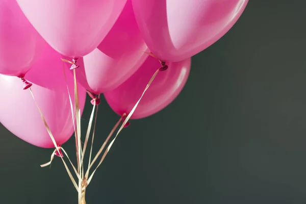 Vista Perto Balões Rosa Isolados Cinza — Fotografia de Stock