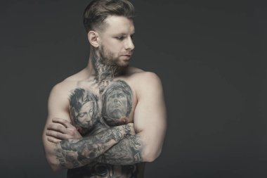 Dövmeli Adam