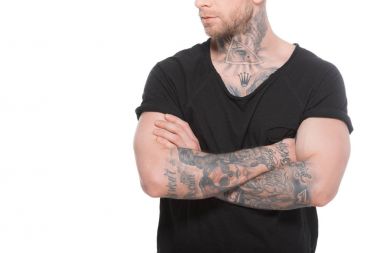 kırpılmış üzerinde beyaz izole çapraz kollu yakışıklı adam görünümünü