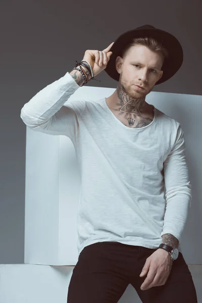 Stylish Young Man Tattoos Wearing Black Hat Looking Camera Isolated — Stock Photo, Image