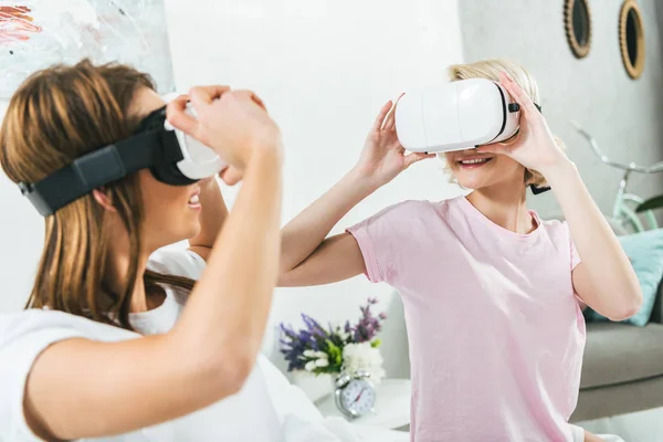 Beautiful Girls Having Fun Using Virtual Reality Headsets Home — Stock Photo, Image