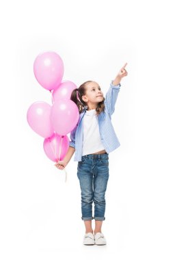 uzak üzerinde beyaz izole çok güzel küçük bir çocukla pembe balonlar işaret