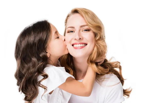 Ritratto Bambino Baciare Sorridente Madre Isolato Bianco — Foto Stock