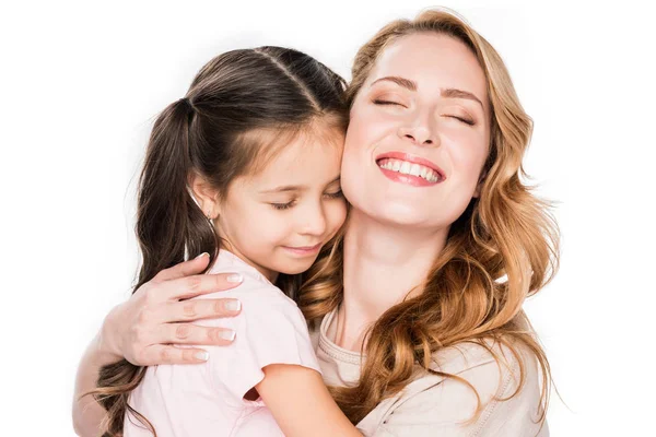 Retrato Família Feliz Abraçando Uns Aos Outros Isolado Branco — Fotografia de Stock