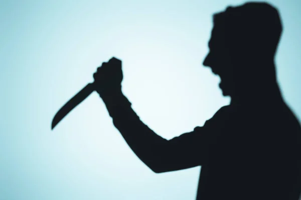 Schatten Der Person Schreit Und Hält Messer Auf Blau — Stockfoto