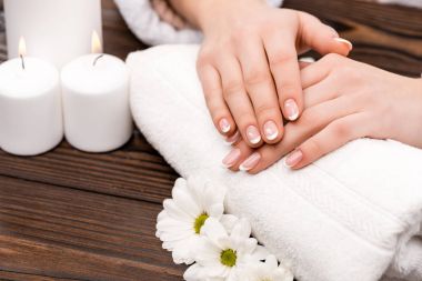 Tıp Güzellik salonunda yapma kadın görünümünü kırpılmış