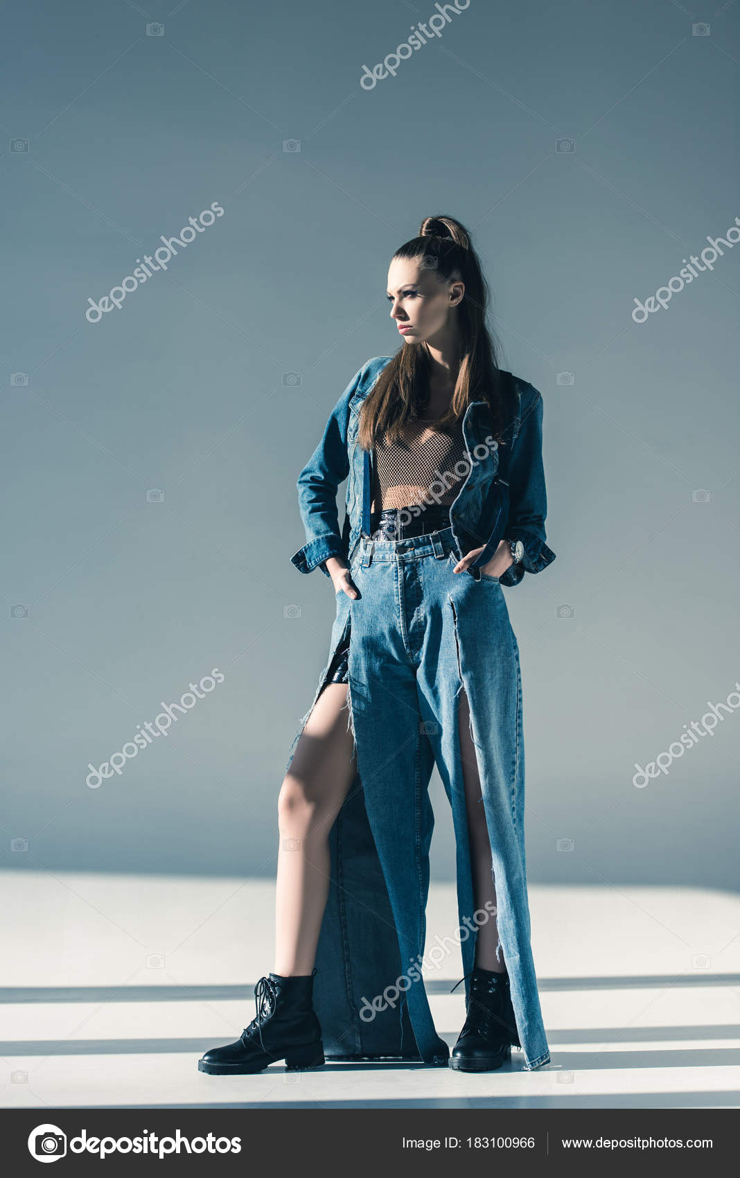 Beautiful Stylish Woman Trendy Denim Clothes — Stock Photo