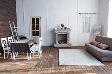 Şık mobilyalar ile rahat oturma odası iç