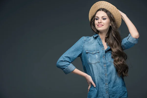 Bonita Chica Alegre Camisa Mezclilla Sombrero Paja Aislado Gris —  Fotos de Stock