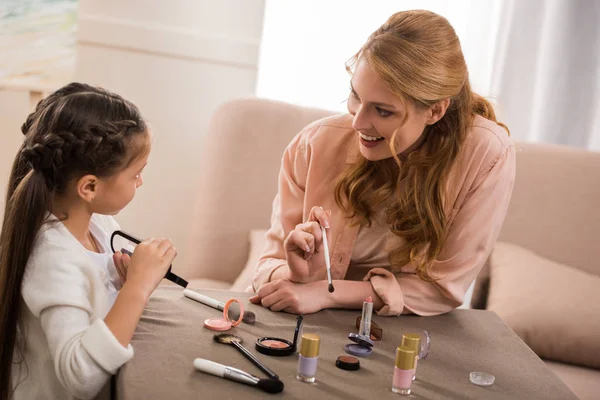 Beautiful Happy Mother Little Daughter Applying Makeup Together Home — Stock Photo, Image