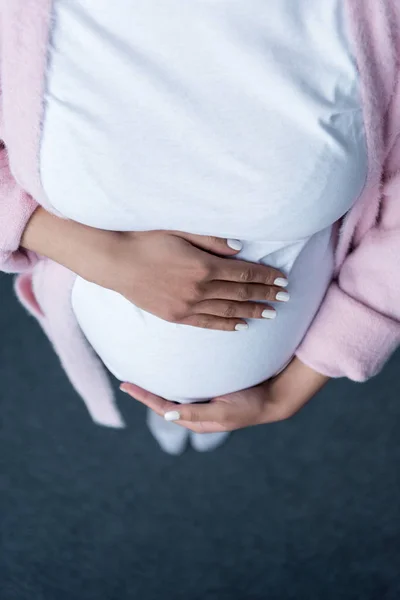 Visão Parcial Mulher Grávida Tocando Sua Barriga — Fotografia de Stock