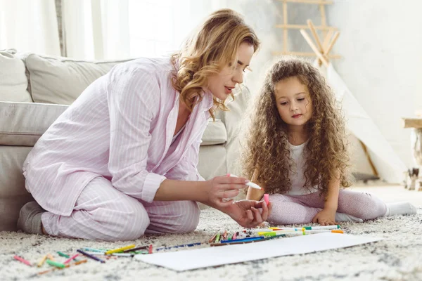 Curly Daughter Mother Drawing Markers Album — Stock Photo, Image
