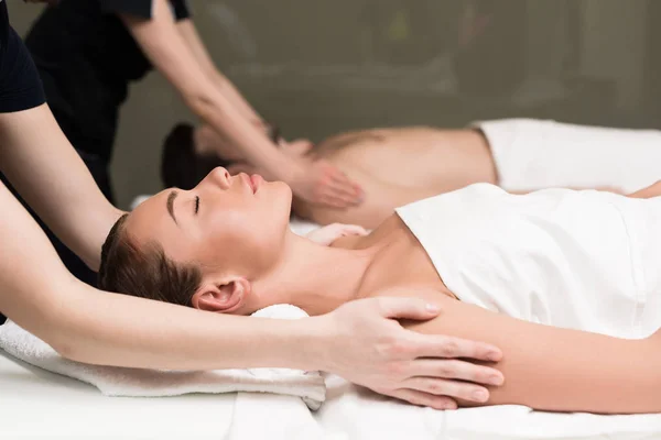 Seitenansicht Des Paares Mit Massage Wellness Salon — Stockfoto