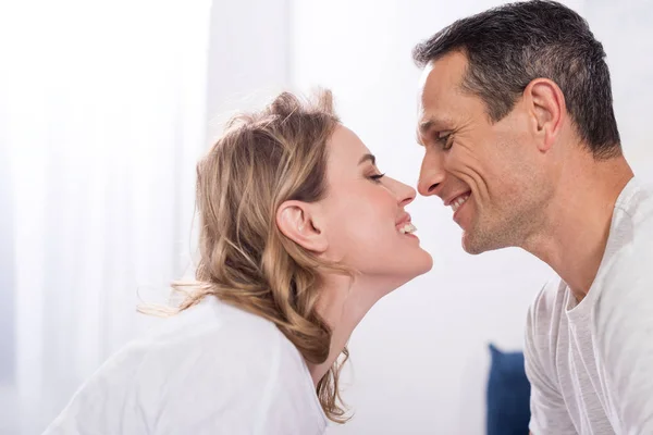 Side View Happy Couple Love Looking Each Other Home — Stock Photo, Image