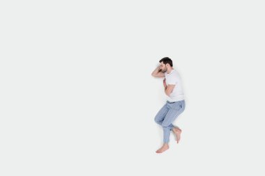 genç adam beyaz izole pijama uyku Üstten Görünüm