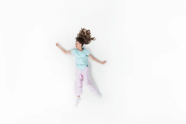 Vista Superior Jovem Pijama Dormindo Isolado Branco — Fotografia de Stock