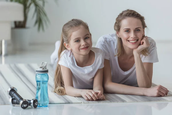 Happy Fit Mother Daughter Lying Yoga Mats Training — Stock Photo, Image